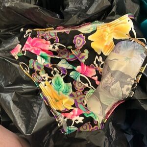 FINAL MARKDOWN Wonderbra swimsuit bottom 9/10